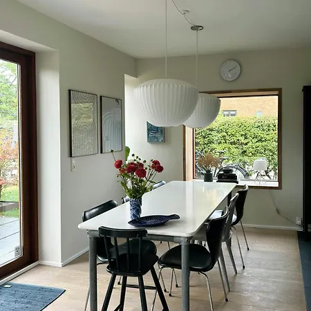 Bright Townhouse On Amager With A Cozy Courtyard Vakantiehuis Kopenhagen