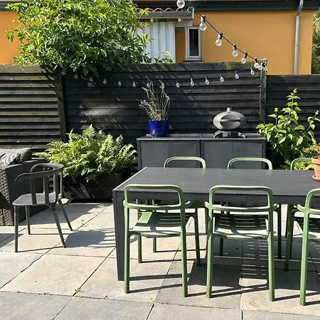 Bright Townhouse On Amager With A Cozy Courtyard Kopenhagen