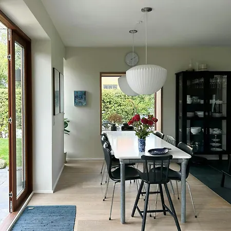 Bright Townhouse On Amager With A Cozy Courtyard Vakantiehuis *