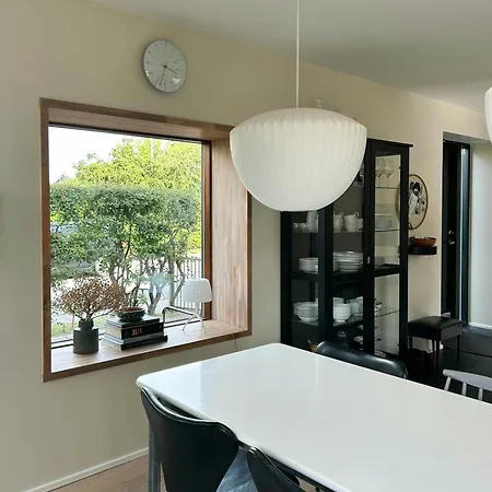 Bright Townhouse On Amager With A Cozy Courtyard