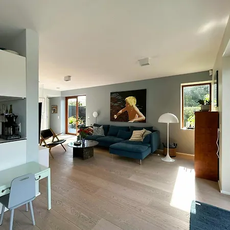 Vakantiehuis Bright Townhouse On Amager With A Cozy Courtyard Kopenhagen