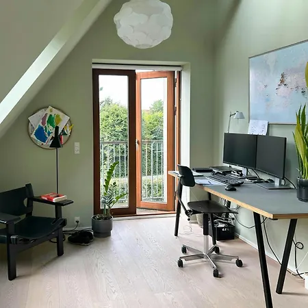 Vakantiehuis Bright Townhouse On Amager With A Cozy Courtyard