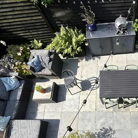 Bright Townhouse On Amager With A Cozy Courtyard Kopenhagen